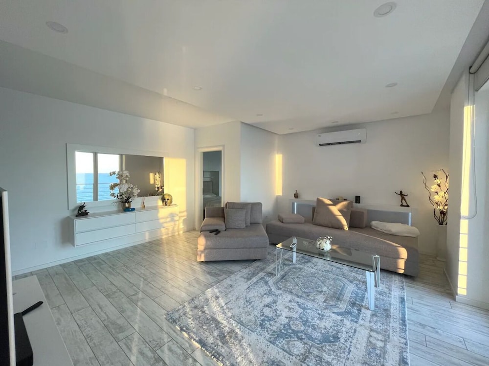 Currila Beach Modern Stunning Views
