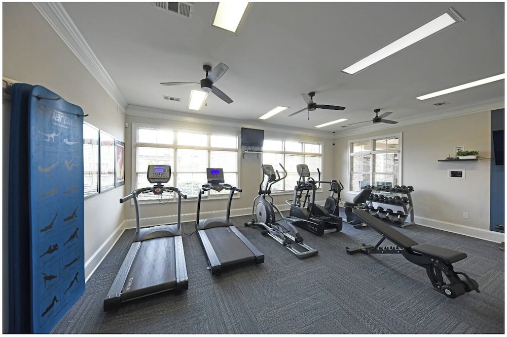 Landing Beautiful 1bd, Courtyard, Clubhouse