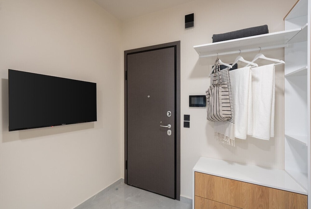 LIV - Prime Central Athens Studio S8-2a