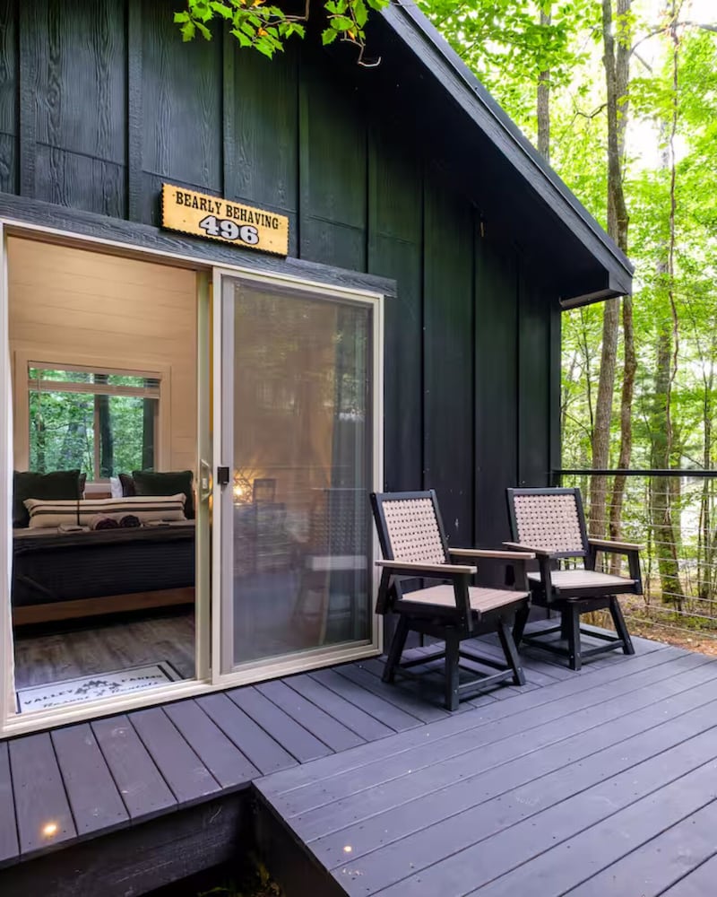 Couples Glamping Cabin - Bearly Behaving