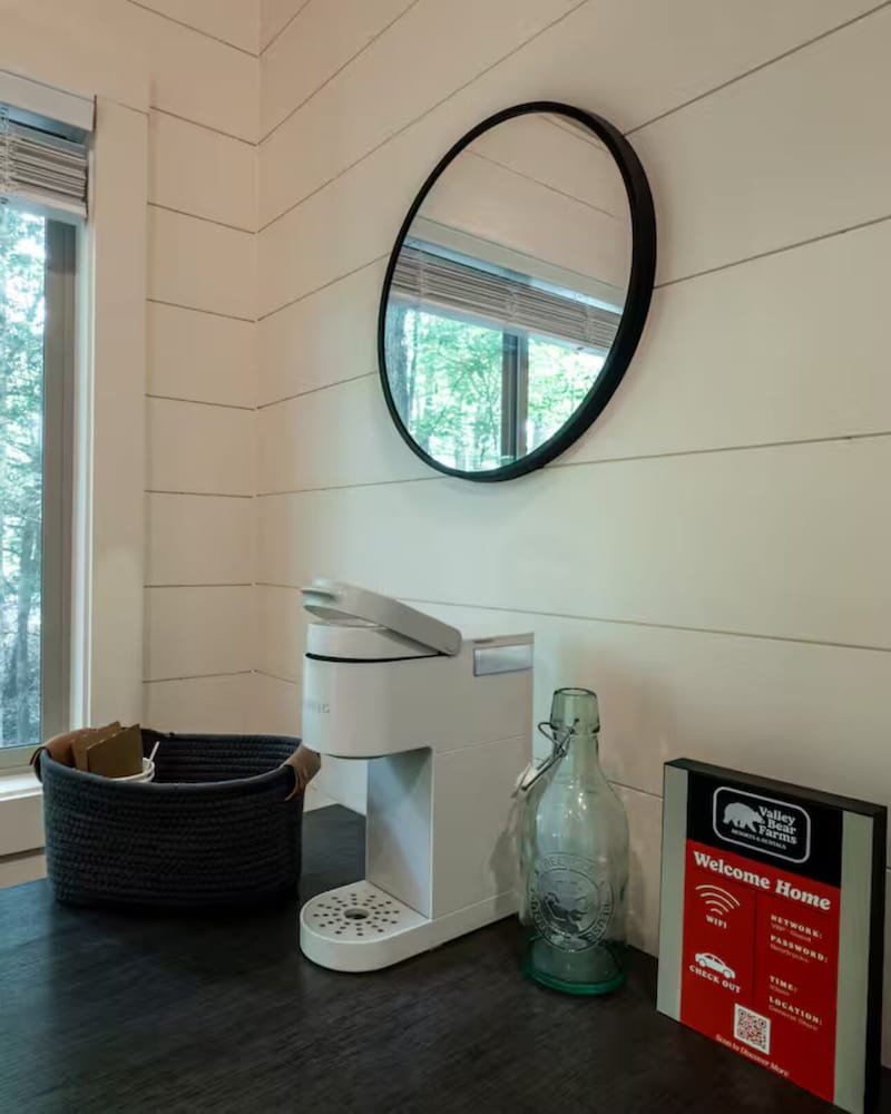 Couples Glamping Cabin - Bearly Behaving