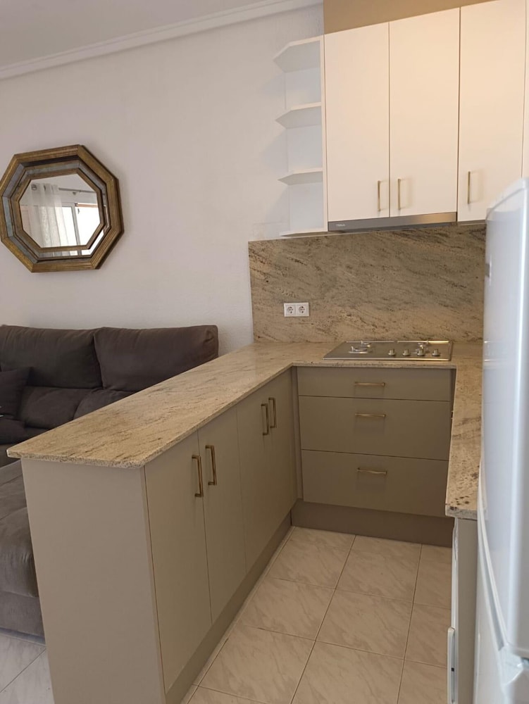 2-bed Apartment 10 min Drive to the Beach! photo 5