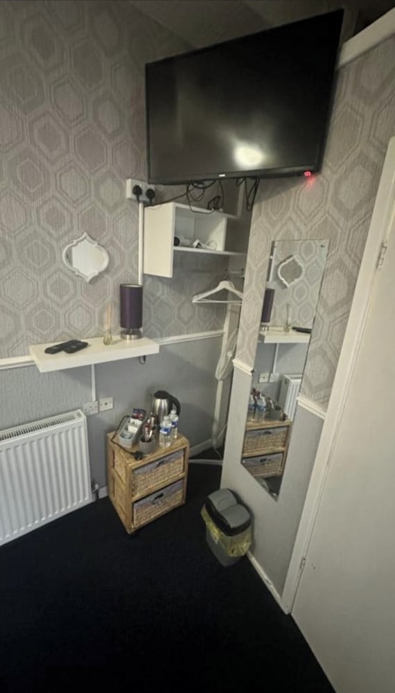 Runway Guest House - Adult Only