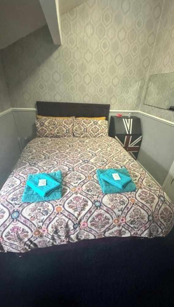 Runway Guest House - Adult Only
