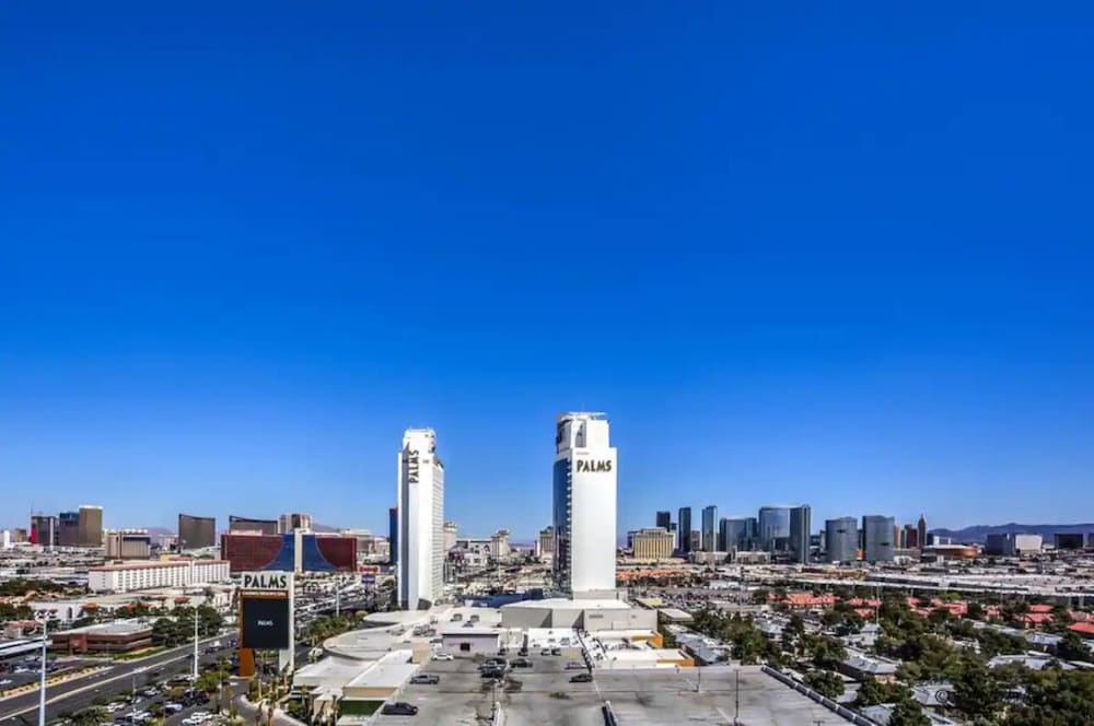 Studios With Gorgeous Views Of The Strip! 