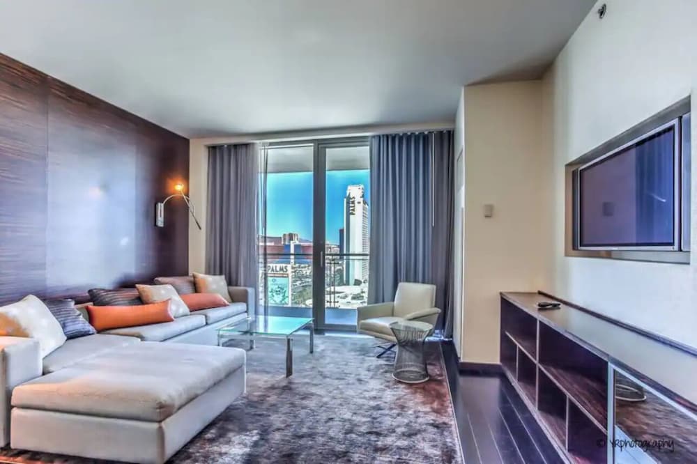 Studios With Gorgeous Views Of The Strip! 