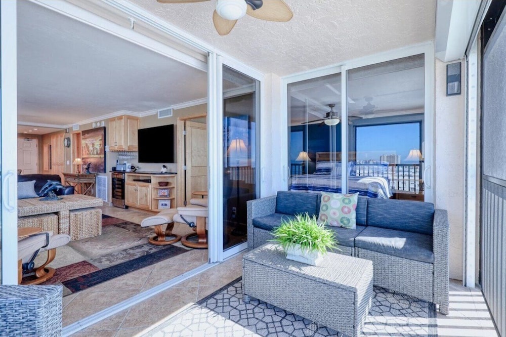 Caper Beach Club 1005