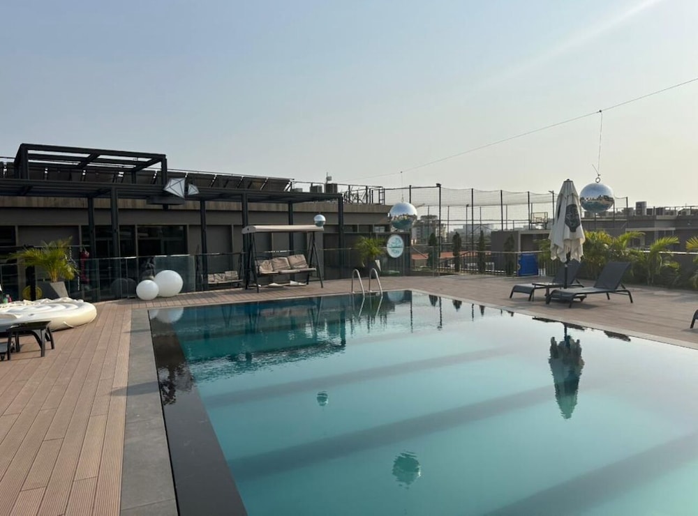 Elite Luxury Suites at Diamond in City