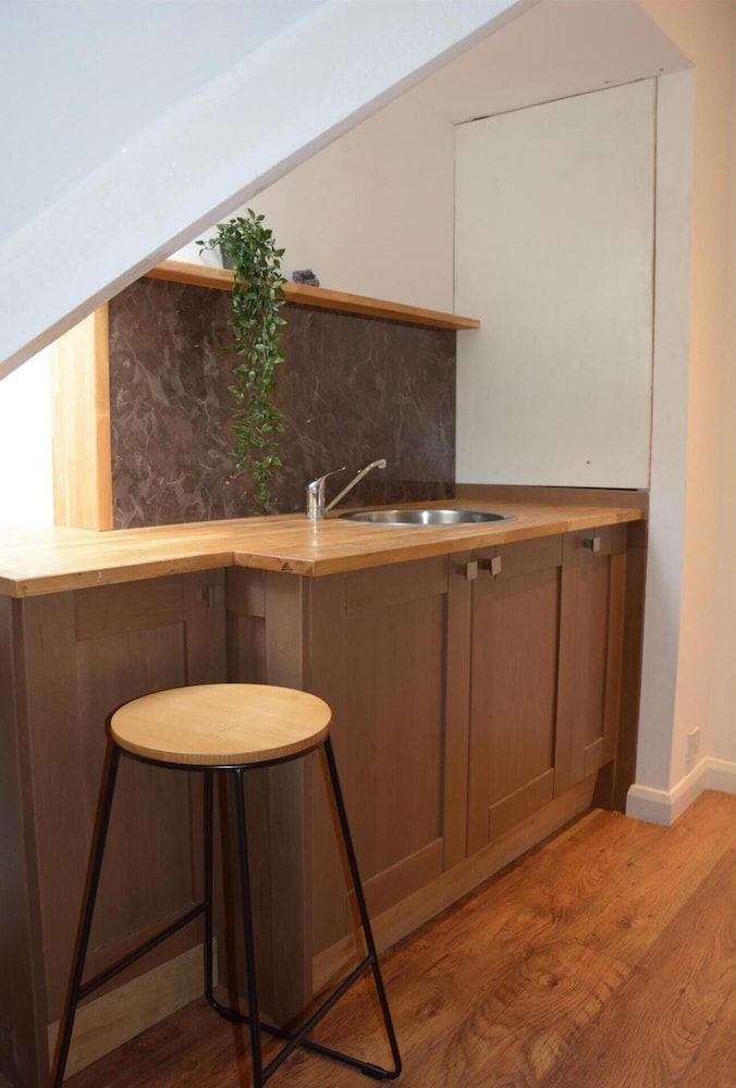 Immaculate 1-bed Apartment in Birmingham view 5