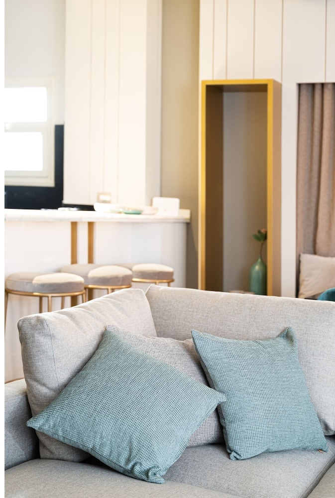 Xuru Stays I The Sleek & Ritzy 2 BDR 15 min From CAI Airpt