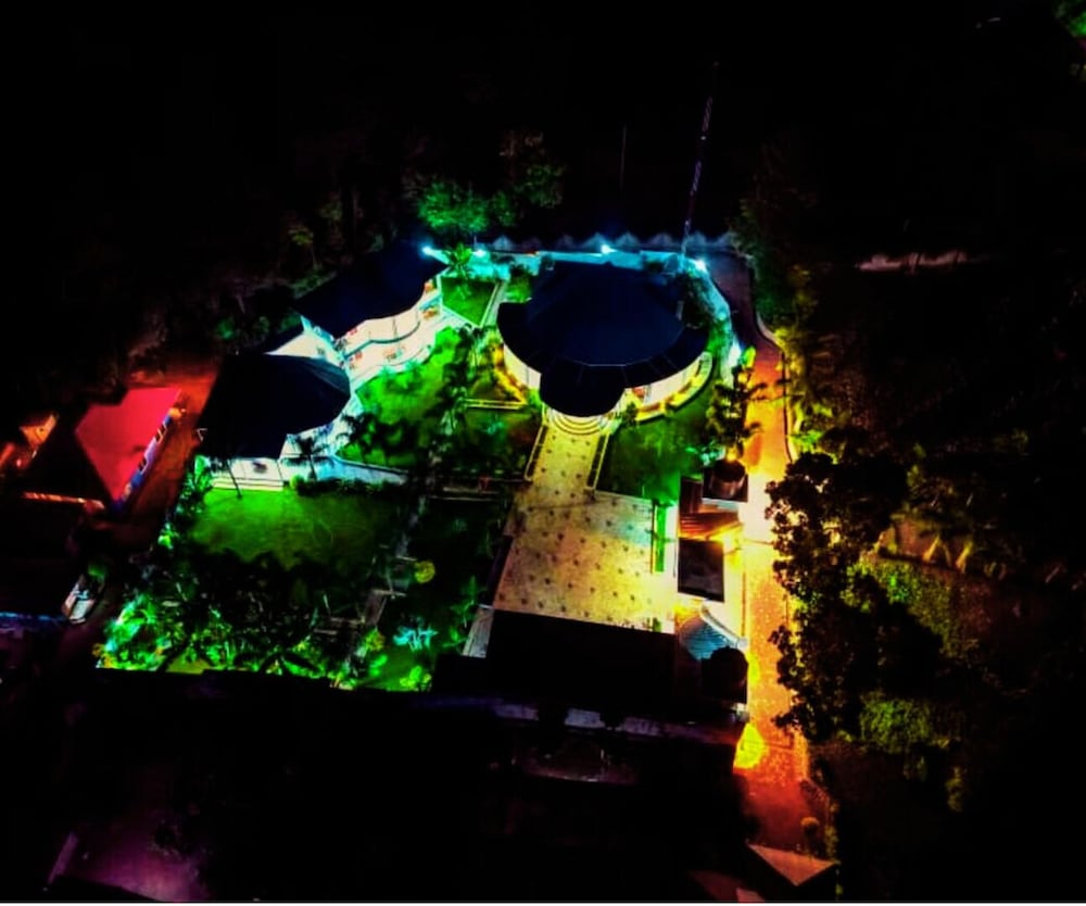 Hellen's Riverside Villas