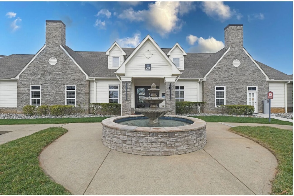 Landing Beautiful 1bd, Courtyard, Clubhouse