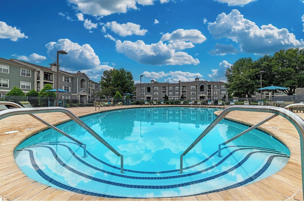 Landing Beautiful 1bd, Courtyard, Clubhouse