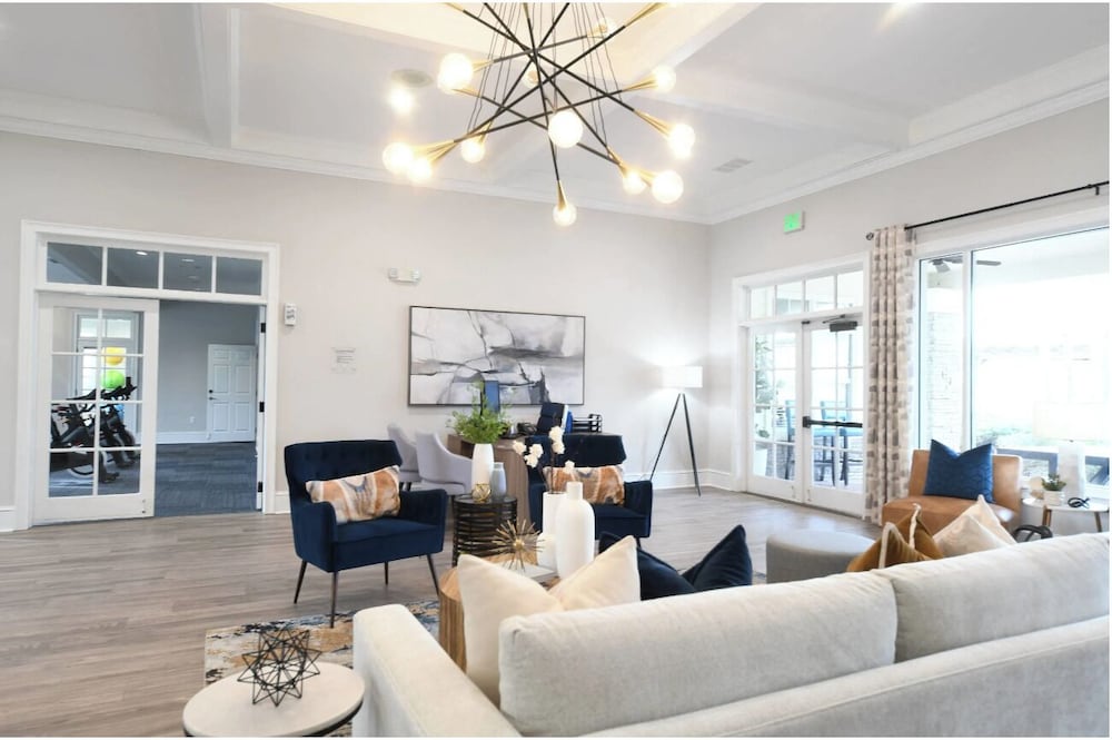 Landing Beautiful 1bd, Courtyard, Clubhouse