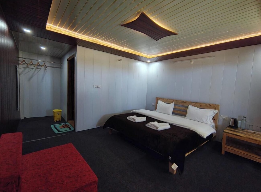 LeafWalk Resort