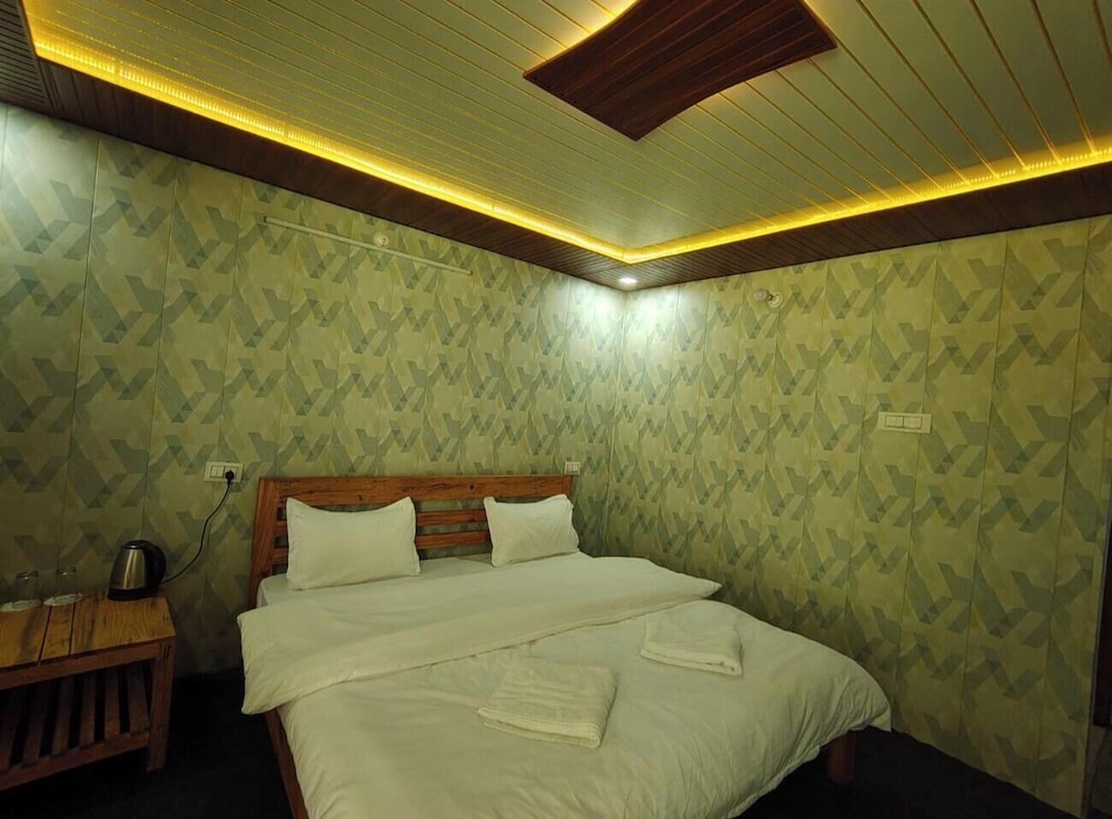 LeafWalk Resort