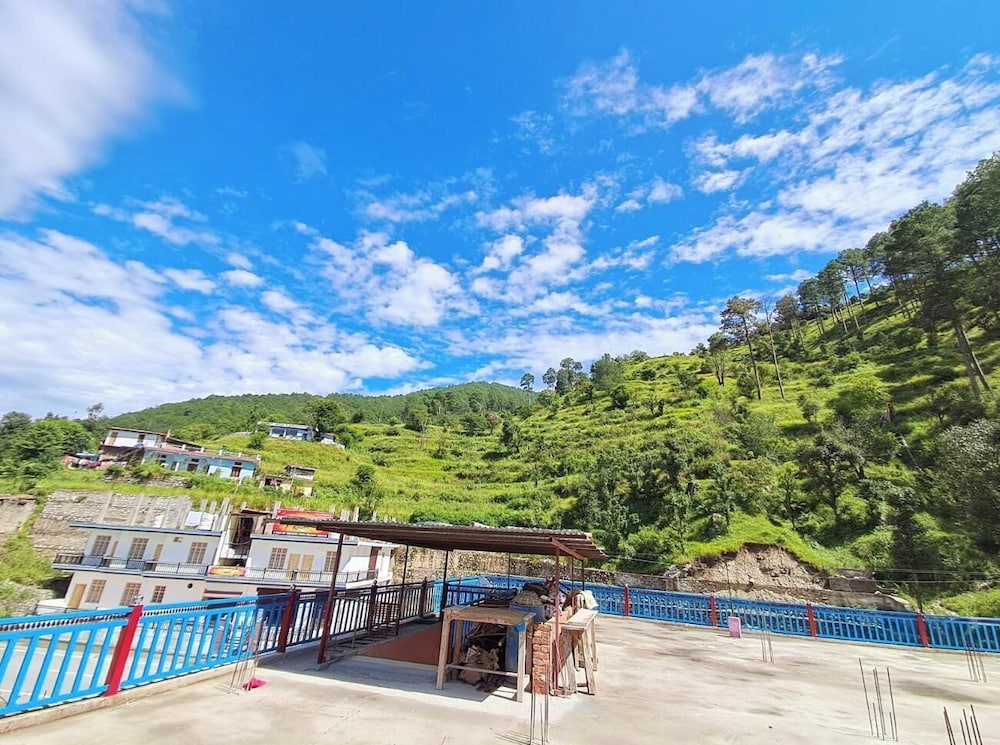 Hotel Mountain Paradise Barkot
