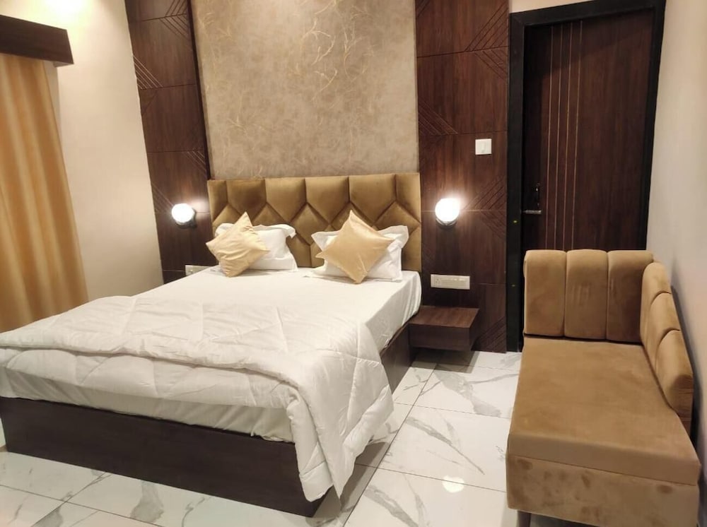 S.K. Plaza Hotel