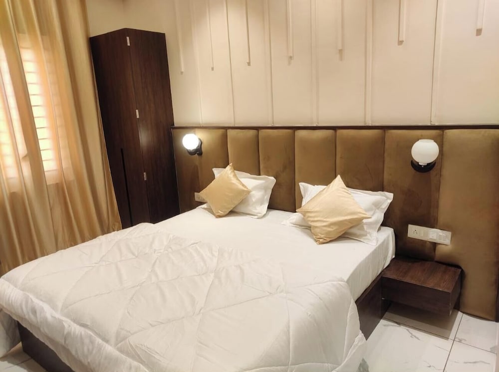 S.K. Plaza Hotel