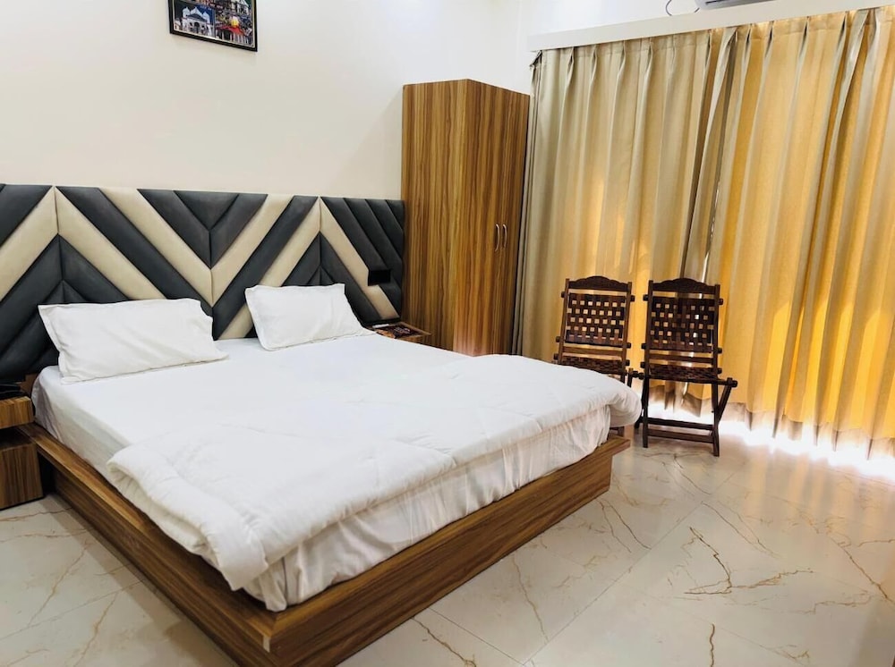 Riyansh hotel and restaurant