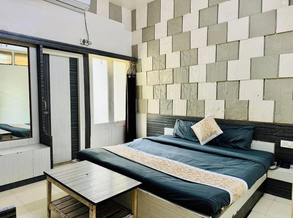 Hotel Neelam