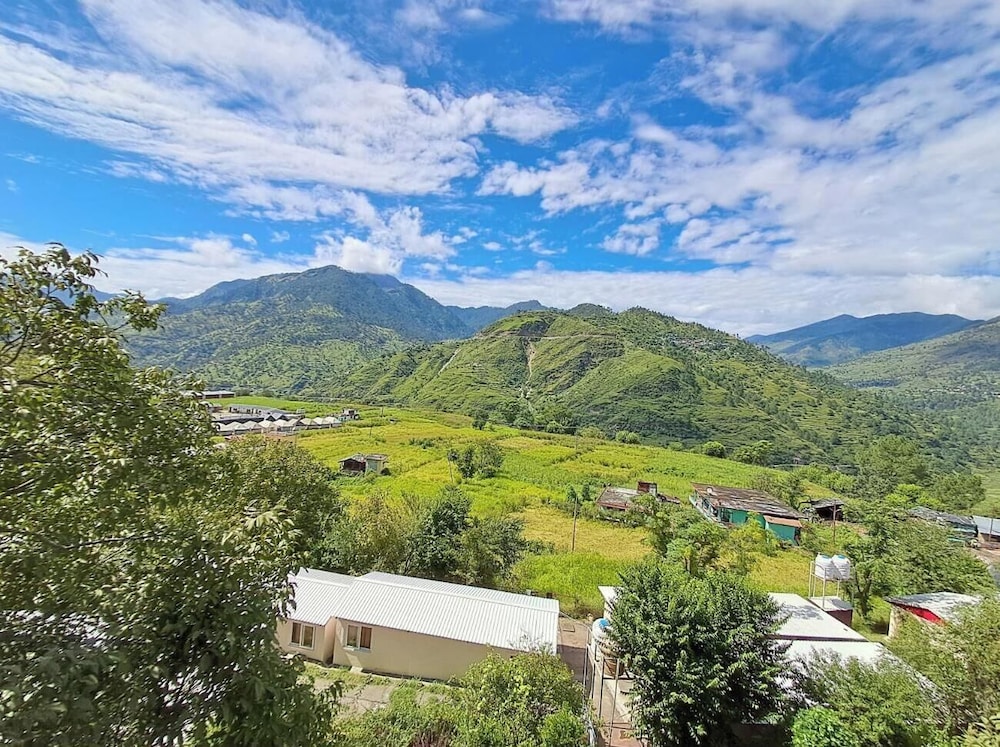 Hotel Mountain Paradise Barkot