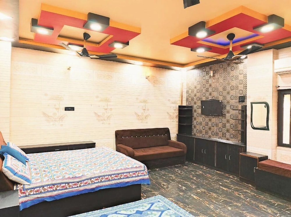 Atharv Paying Guest House