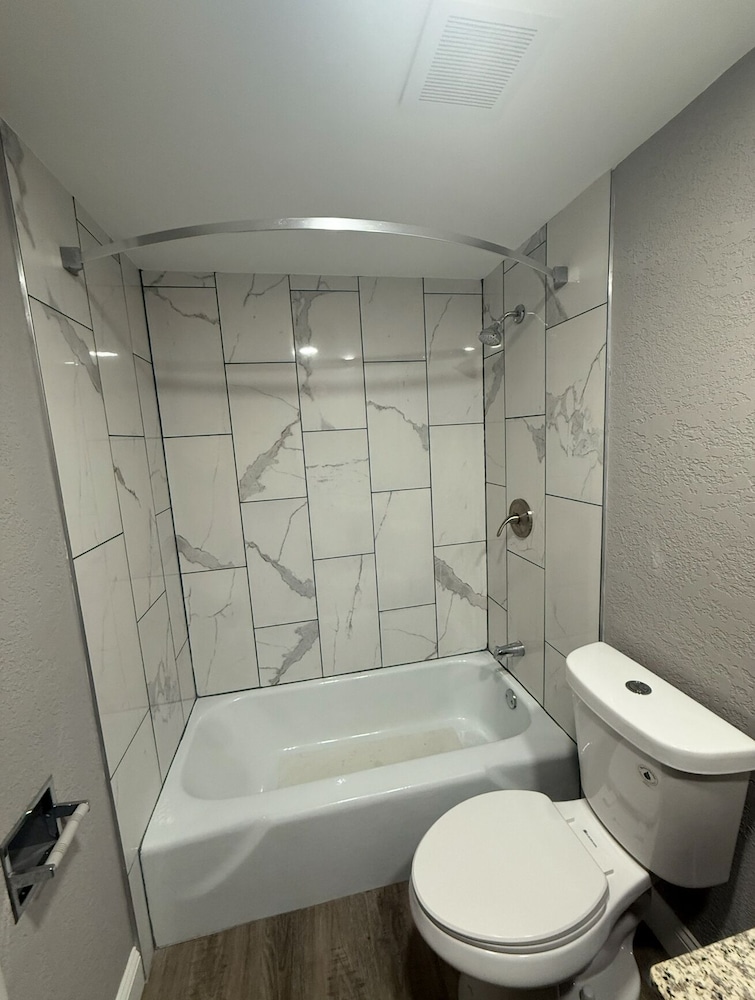Fieldstone Apartments & Studios