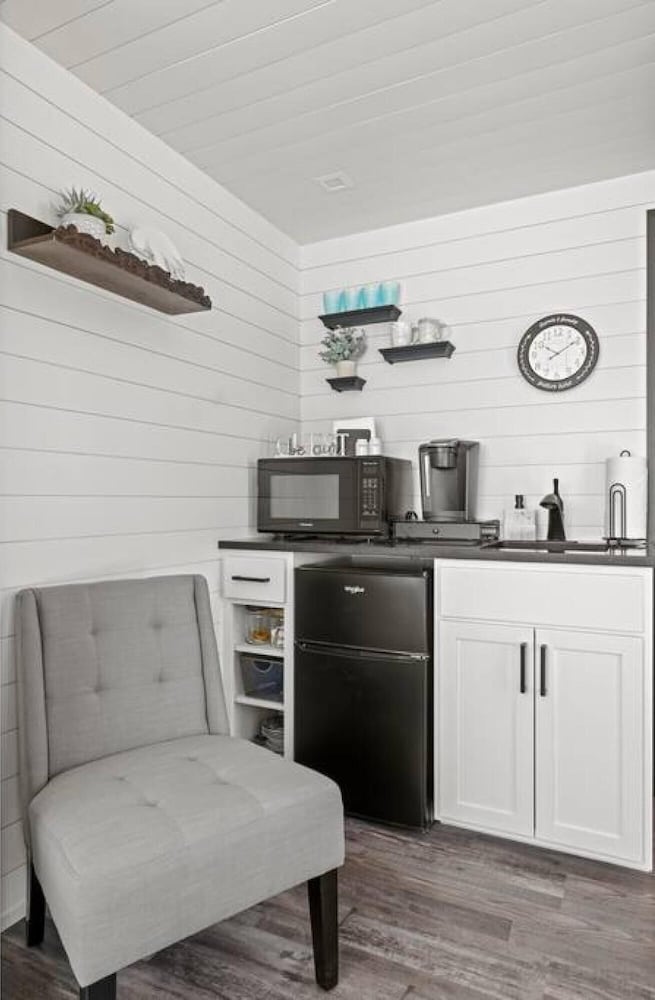 New Wilderness Hideout-cozy Container Home