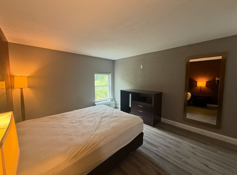 Fieldstone Apartments & Studios
