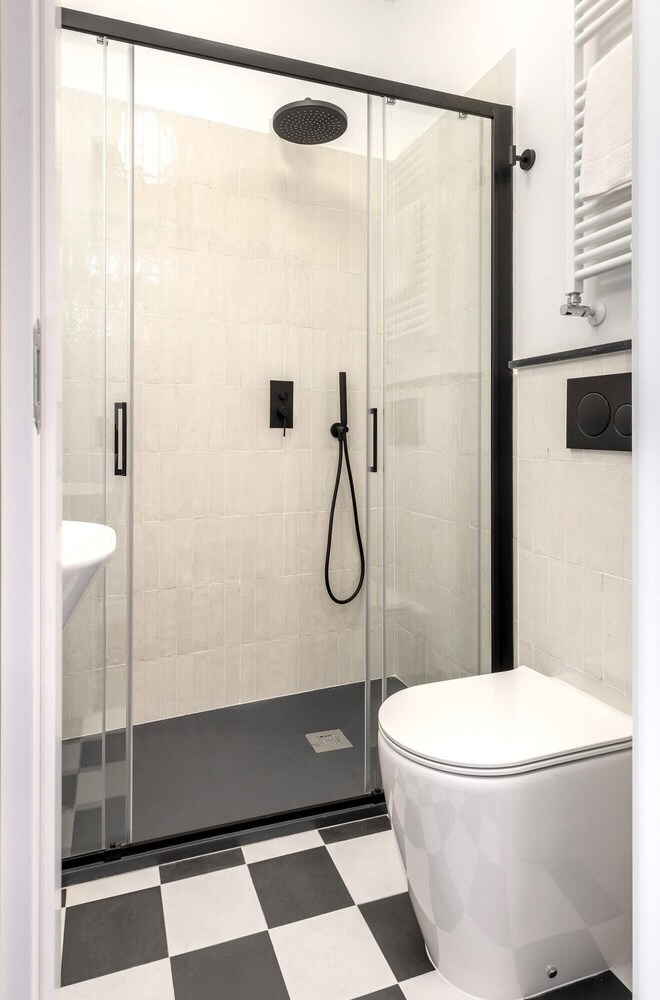 Modern 3BD Apartment Close City Center Belfiore