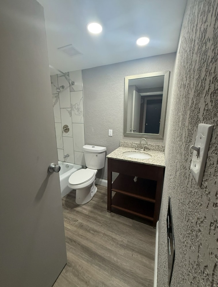 Fieldstone Apartments & Studios
