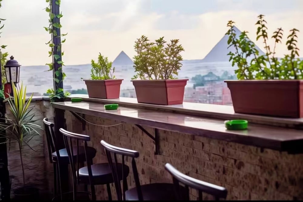 Topaz Pyramids view inn