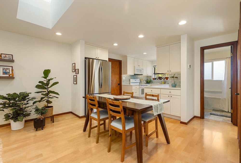 3BR Seattle Home w Spacious Yard Near Northgate