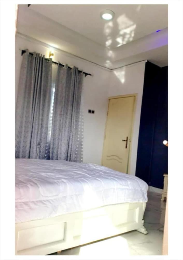 Immaculate 3-bed House in Owerri With Garden view 3