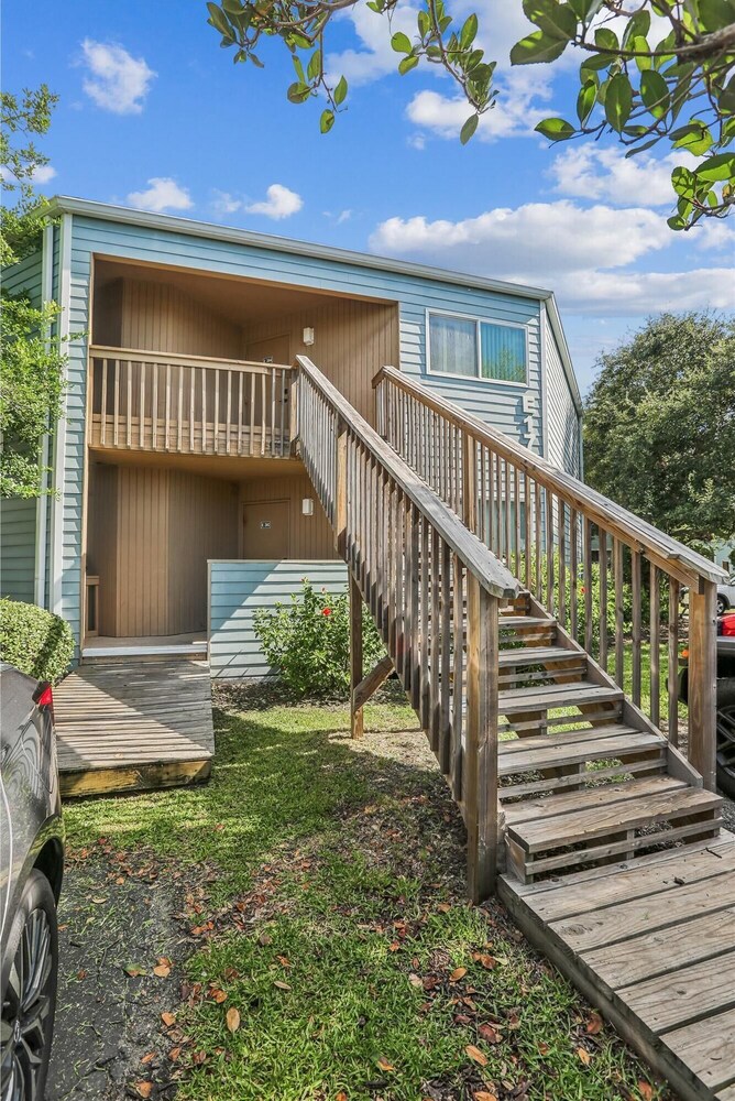 St. Augustine's Oceanfront Oasis: Hibiscus F102