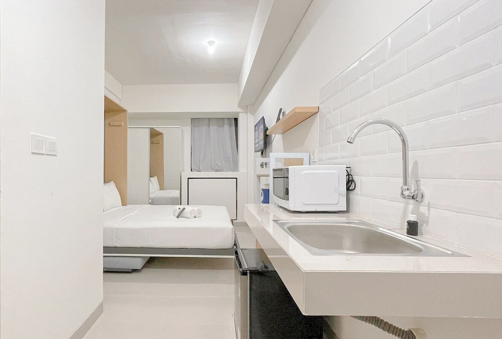 Practical Studio (No Kitchen) Near Unhas Bandaraya - Tallasa City Makassar Apartment