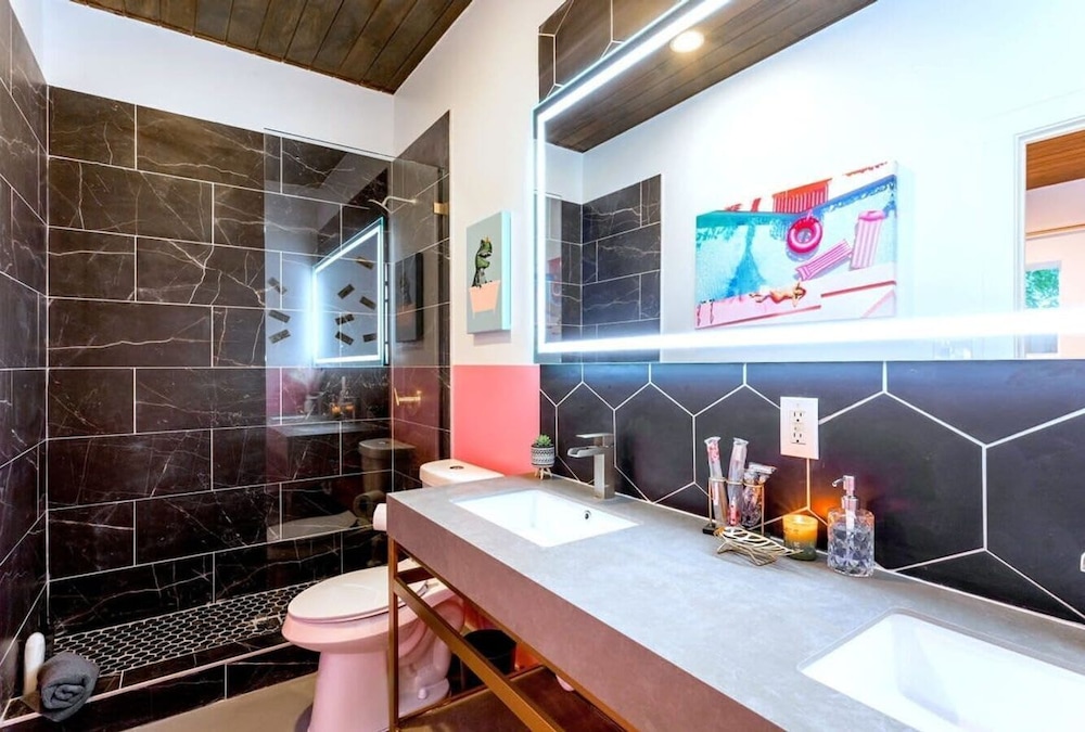 Austin 5BR House With Backyard Near Rainey St