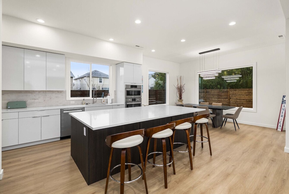 Brand New 5BR Home Fenced Yard Ample Parking
