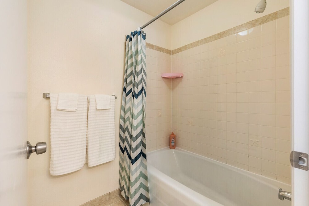 Family-friendly 2BR Home in Lynnwood w Parking