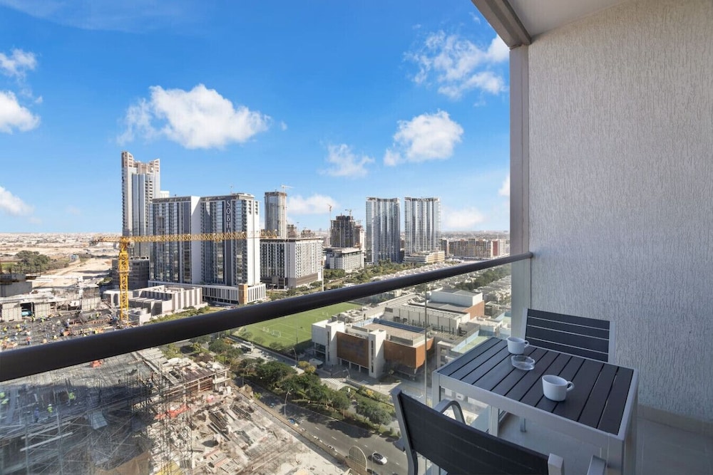 Modern 2BR Retreat Creek Vistas Scenic Views