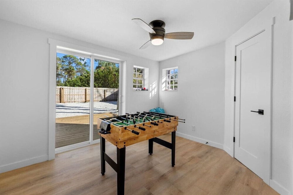 Coastal 2-Bedroom Home Minutes to Beach