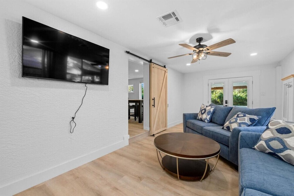 Coastal 2-Bedroom Home Minutes to Beach