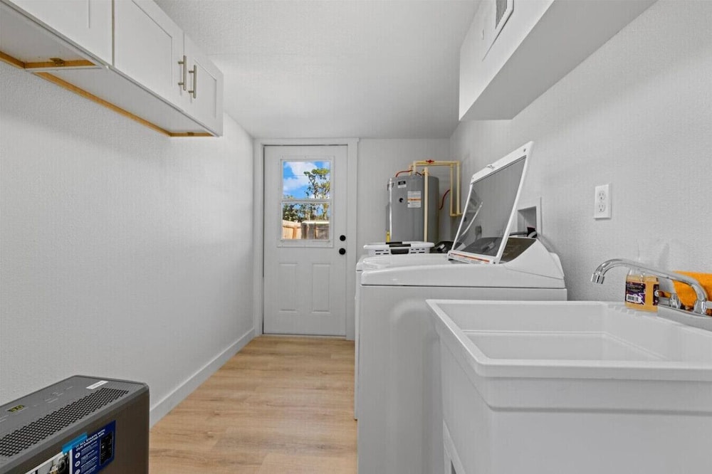 Coastal 2-Bedroom Home Minutes to Beach