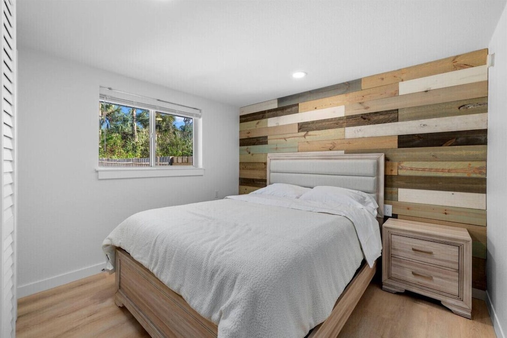 Coastal 2-Bedroom Home Minutes to Beach