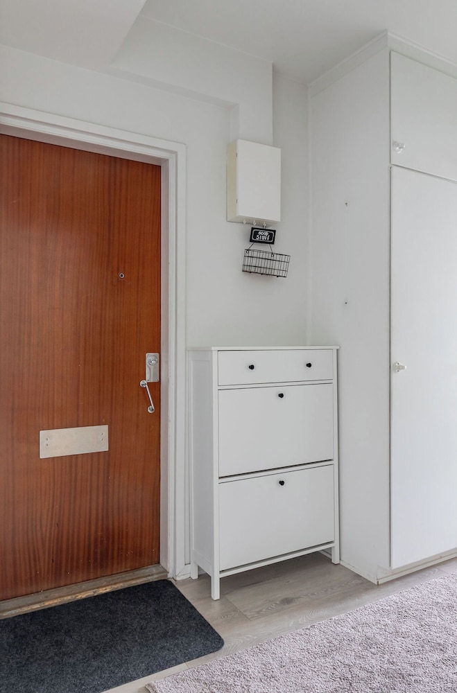 2BR Apt near Center with Free Parking