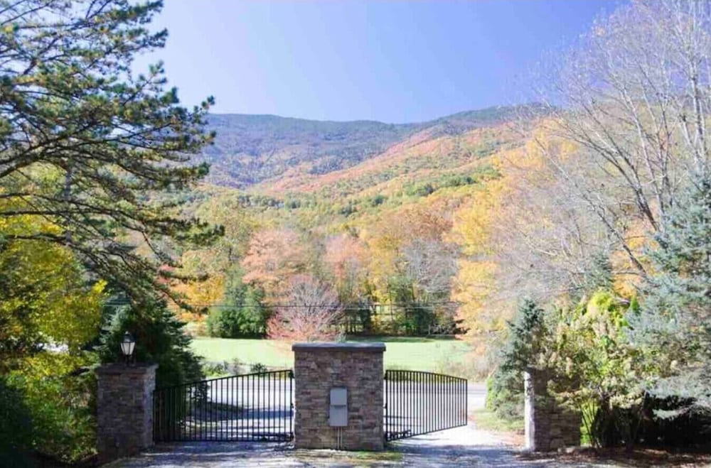 4BR Home Near Golf Course Mount Mitchell View