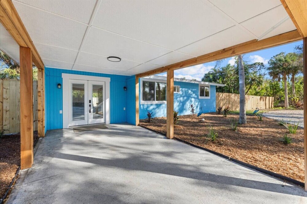 Coastal 2-Bedroom Home Minutes to Beach