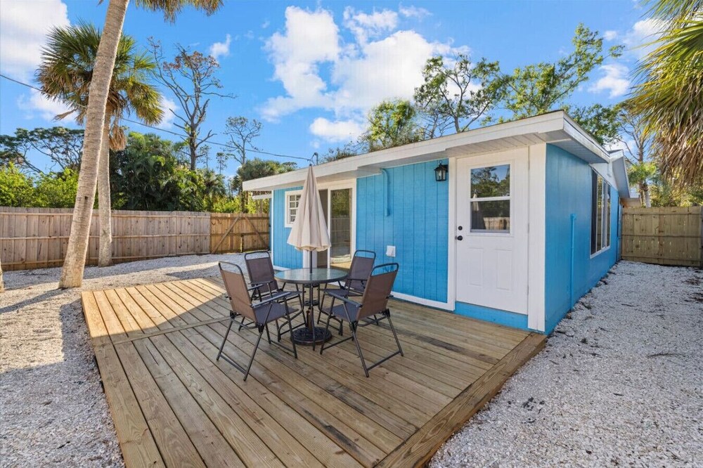 Coastal 2-Bedroom Home Minutes to Beach