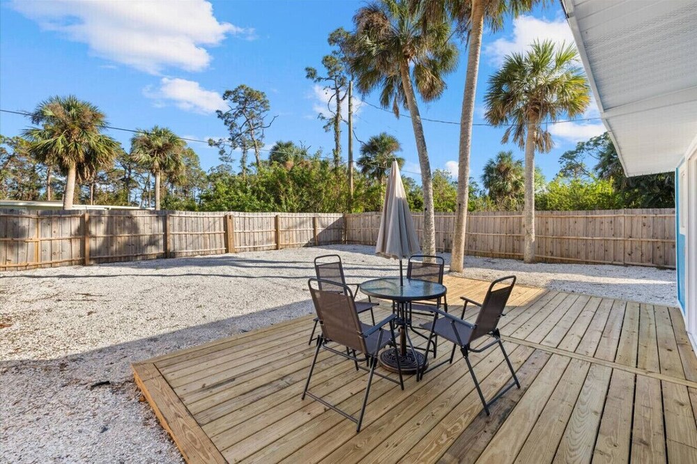 Coastal 2-Bedroom Home Minutes to Beach